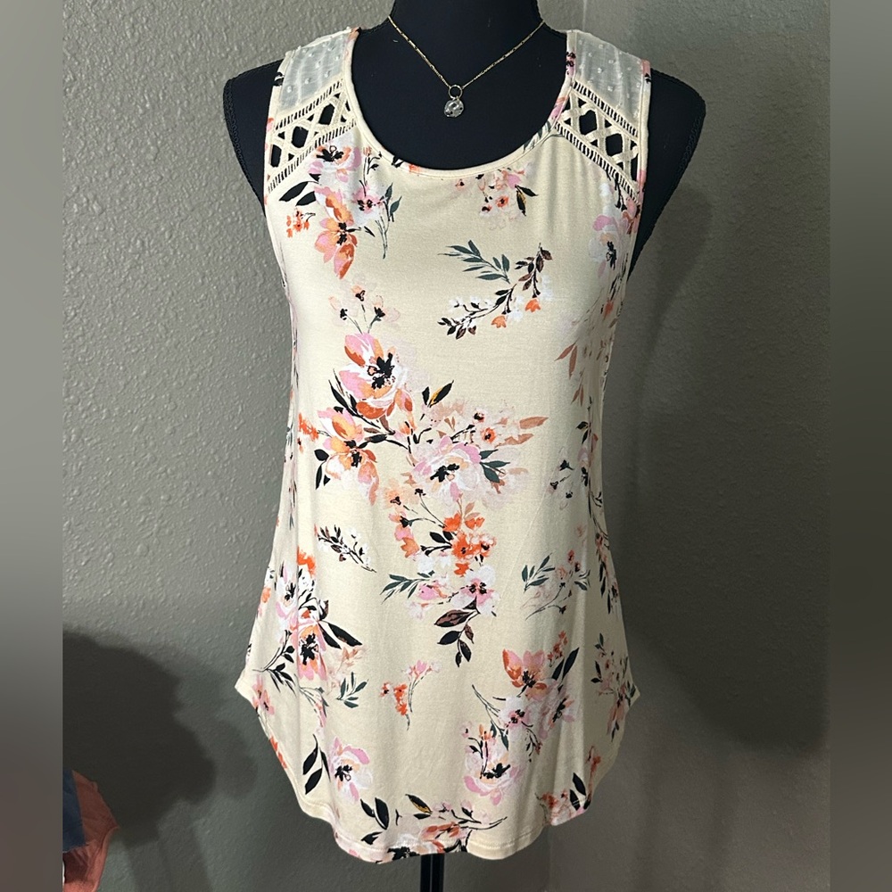 NWOT DANIEL RAINN Floral Sleeveless Top -β Cream